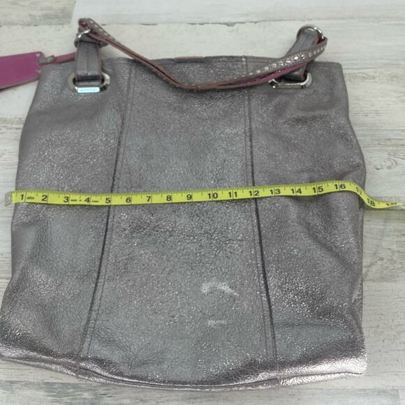 B Makowsky Silver  Metallic Large Tote Bag Leather - Picture 5 of 6